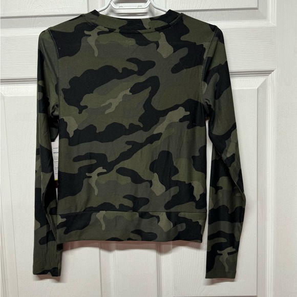 NWT Camo Old Navy Active Workout Top - Picture 5 of 6